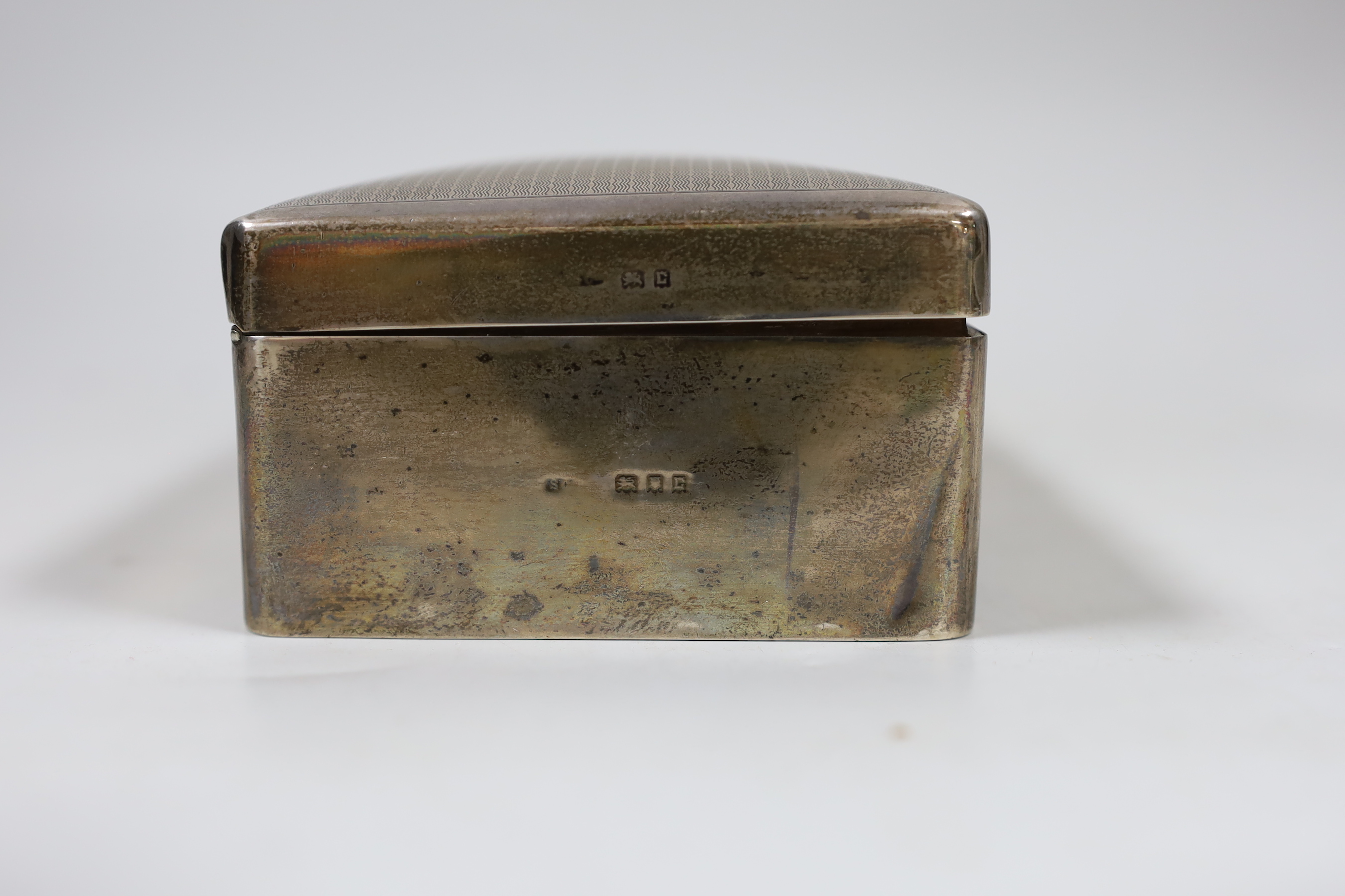 A George V part engine turned silver mounted rectangular cigarette box, London, 1918, 18cm.